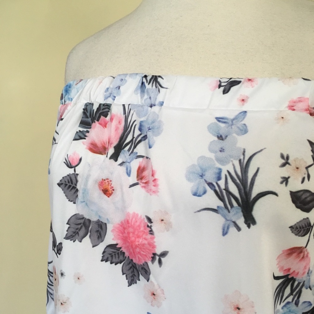 Off Shoulder Bell Sleeve Floral Top - Picture 6 of 7
